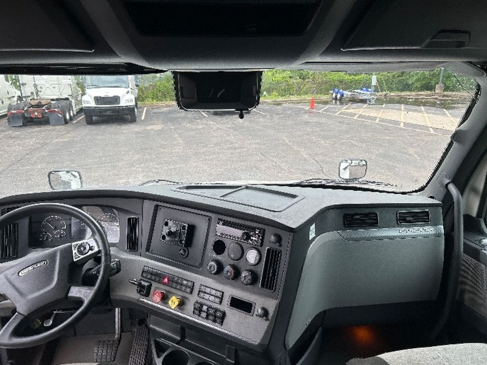 Sleeper Tractor-Heavy Duty Tractors-Freightliner-2022-T12664ST-Brooklyn Park-MN-532,767\n\t\tmiles-$ 67,250 - Image 12
