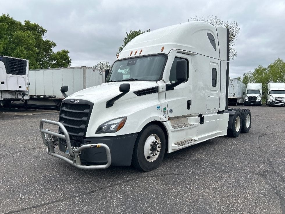 Sleeper Tractor-Heavy Duty Tractors-Freightliner-2022-T12664ST-Brooklyn Park-MN-532,767\n\t\tmiles-$ 67,250 - Image 3