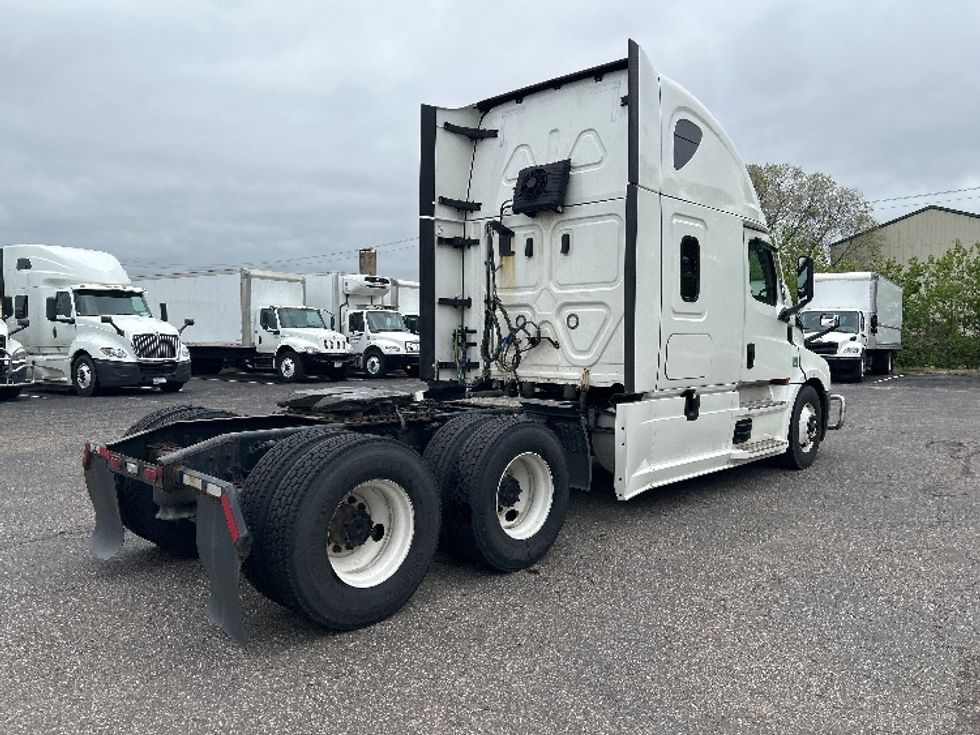 Sleeper Tractor-Heavy Duty Tractors-Freightliner-2022-T12664ST-Brooklyn Park-MN-532,767\n\t\tmiles-$ 67,250 - Image 7