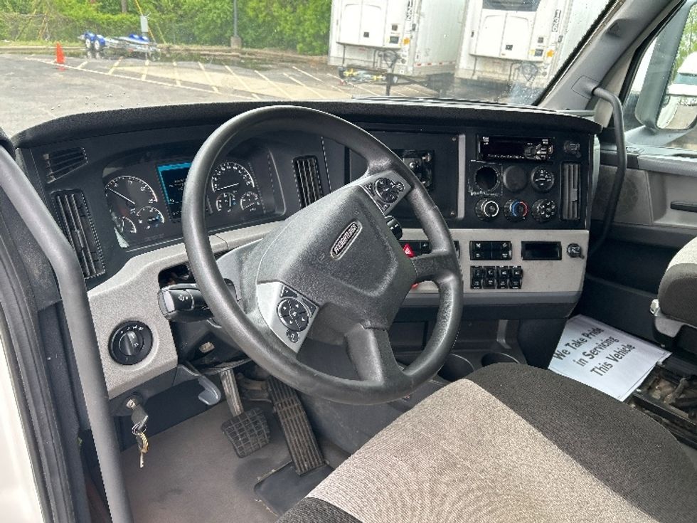 Sleeper Tractor-Heavy Duty Tractors-Freightliner-2022-T12664ST-Brooklyn Park-MN-532,767\n\t\tmiles-$ 67,250 - Image 8