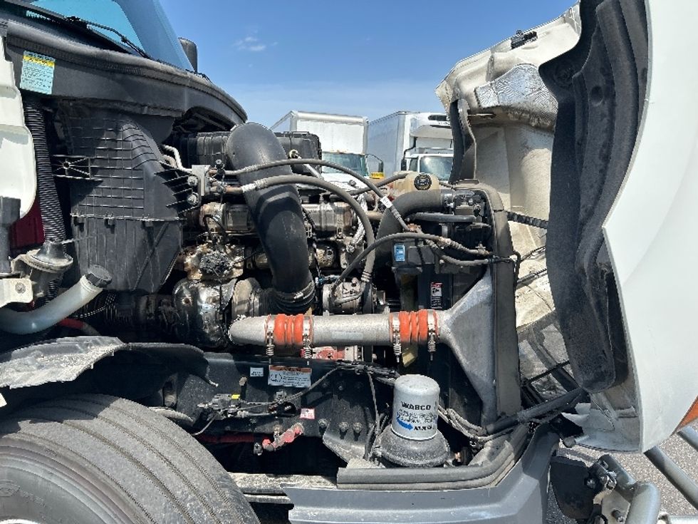 Sleeper Tractor-Heavy Duty Tractors-Freightliner-2022-T12664ST-Brooklyn Park-MN-555,561\n\t\tmiles-$ 60,000 - Image 19