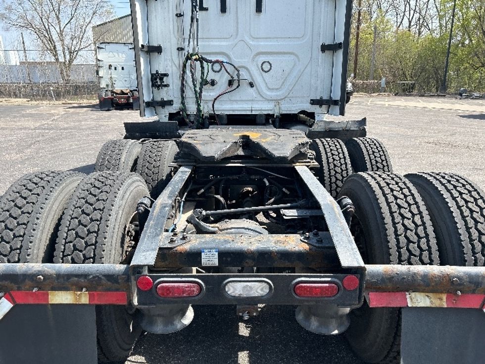 Sleeper Tractor-Heavy Duty Tractors-Freightliner-2022-T12664ST-Brooklyn Park-MN-555,561\n\t\tmiles-$ 60,000 - Image 6
