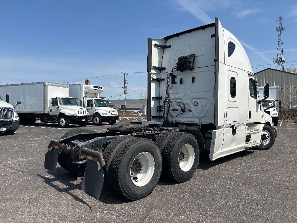 Sleeper Tractor-Heavy Duty Tractors-Freightliner-2022-T12664ST-Brooklyn Park-MN-555,561\n\t\tmiles-$ 60,000 - Image 7