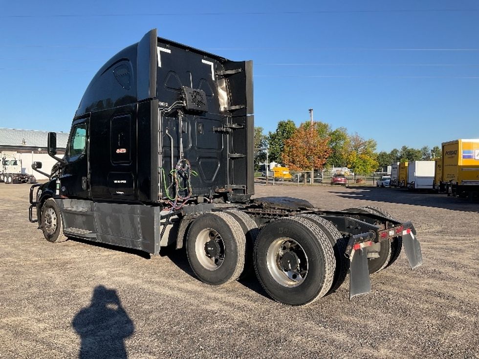 Sleeper Tractor-Heavy Duty Tractors-Freightliner-2022-T12664ST-Brooklyn Park-MN-557,387\n\t\tmiles-$ 74,750 - Image 5