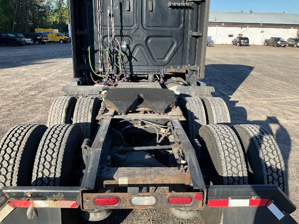 Sleeper Tractor-Heavy Duty Tractors-Freightliner-2022-T12664ST-Brooklyn Park-MN-557,387\n\t\tmiles-$ 74,750 - Image 6