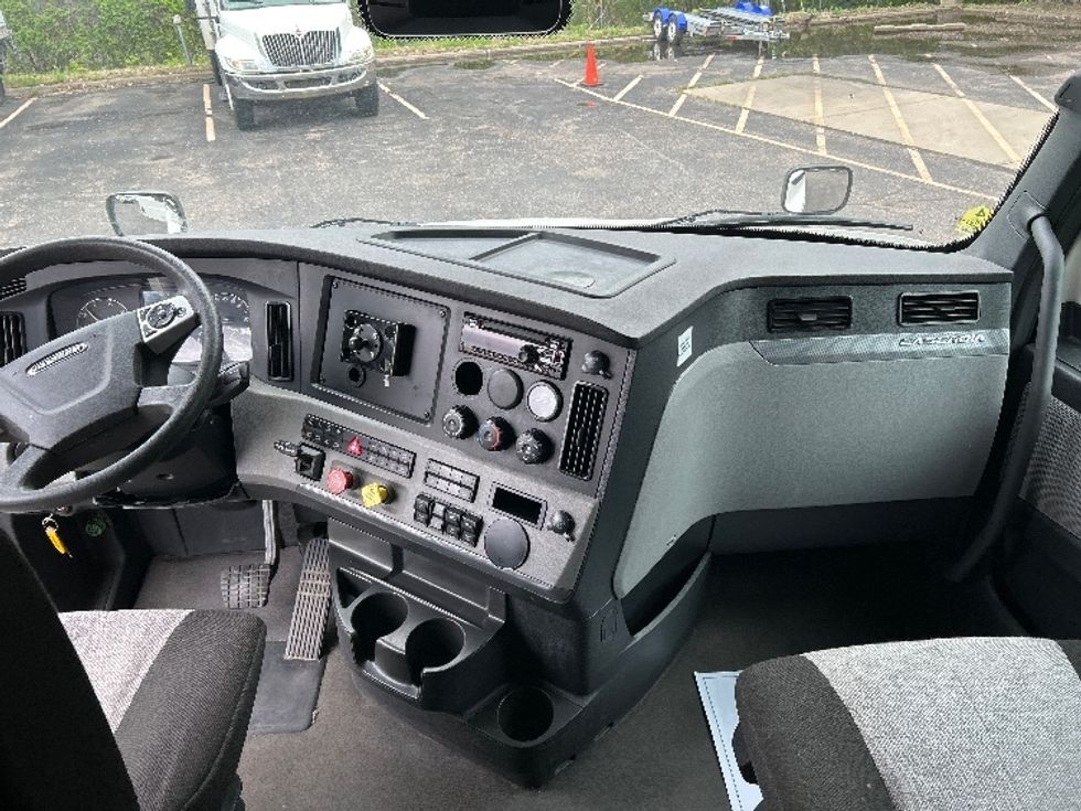 Sleeper Tractor-Heavy Duty Tractors-Freightliner-2022-T12664ST-Brooklyn Park-MN-561,377\n\t\tmiles-$ 65,000 - Image 12