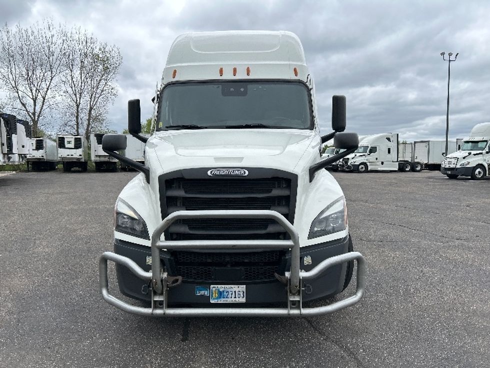 Sleeper Tractor-Heavy Duty Tractors-Freightliner-2022-T12664ST-Brooklyn Park-MN-561,377\n\t\tmiles-$ 65,000 - Image 2