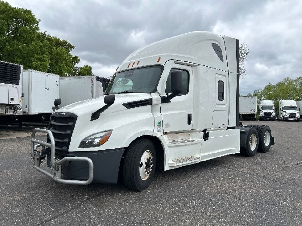 Sleeper Tractor-Heavy Duty Tractors-Freightliner-2022-T12664ST-Brooklyn Park-MN-561,377\n\t\tmiles-$ 65,000 - Image 3