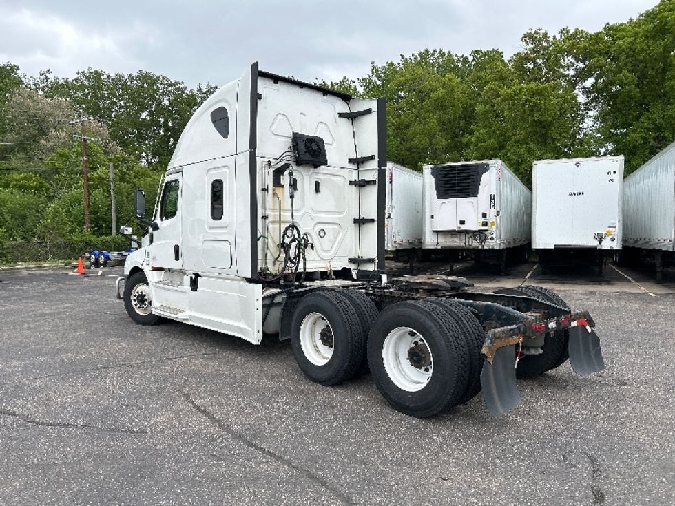 Sleeper Tractor-Heavy Duty Tractors-Freightliner-2022-T12664ST-Brooklyn Park-MN-561,377\n\t\tmiles-$ 65,000 - Image 5
