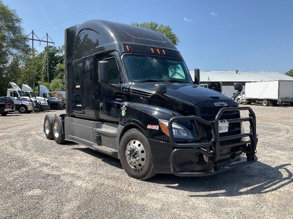 Sleeper Tractor-Heavy Duty Tractors-Freightliner-2022-T12664ST-Brooklyn Park-MN-574,864\n\t\tmiles-$ 67,500 - Image 1