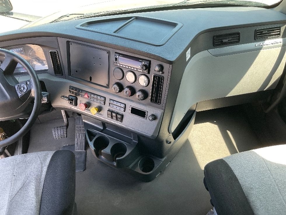 Sleeper Tractor-Heavy Duty Tractors-Freightliner-2022-T12664ST-Brooklyn Park-MN-574,864\n\t\tmiles-$ 67,500 - Image 12