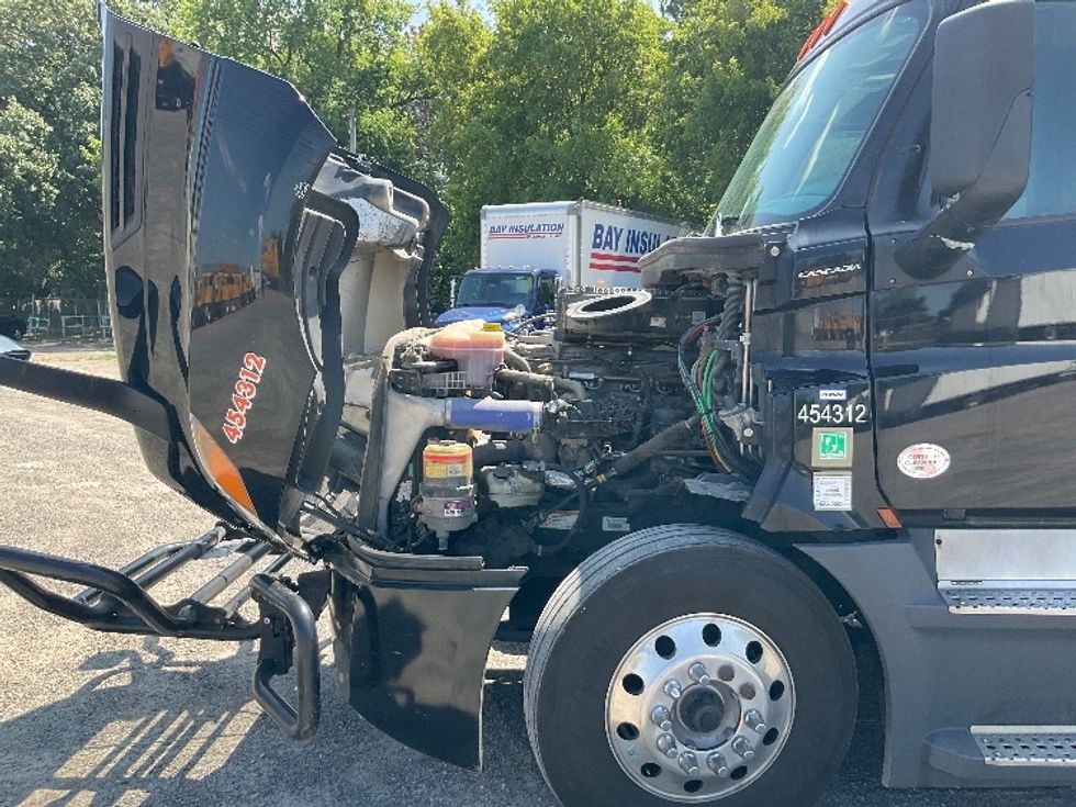 Sleeper Tractor-Heavy Duty Tractors-Freightliner-2022-T12664ST-Brooklyn Park-MN-574,864\n\t\tmiles-$ 67,500 - Image 21