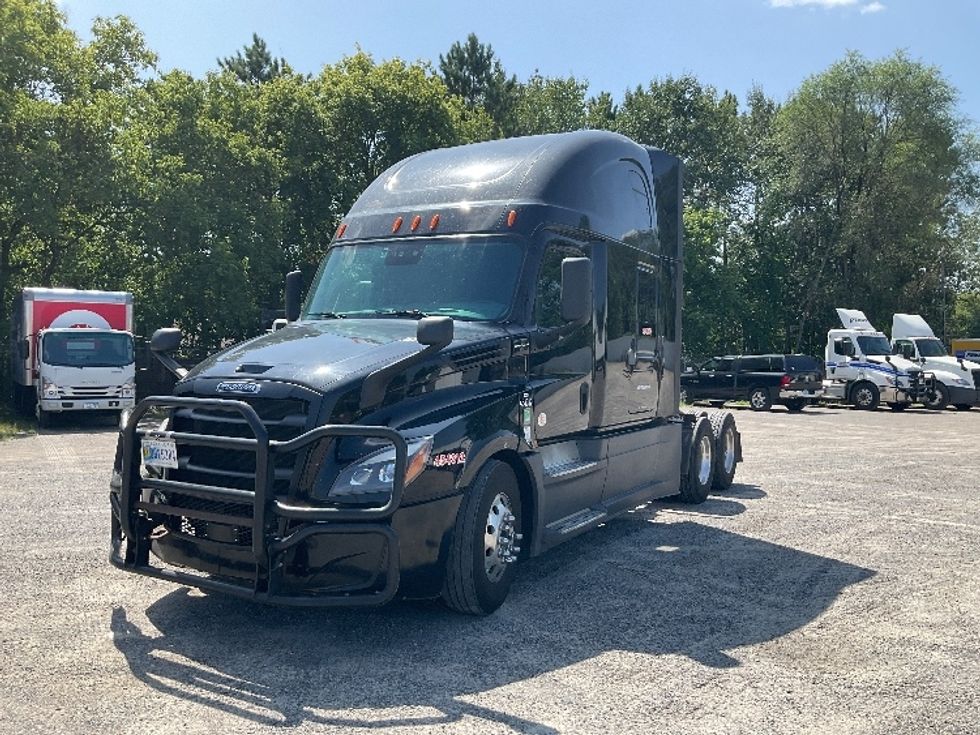 Sleeper Tractor-Heavy Duty Tractors-Freightliner-2022-T12664ST-Brooklyn Park-MN-574,864\n\t\tmiles-$ 67,500 - Image 3