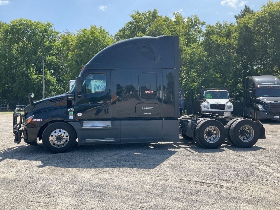 Sleeper Tractor-Heavy Duty Tractors-Freightliner-2022-T12664ST-Brooklyn Park-MN-574,864\n\t\tmiles-$ 67,500 - Image 4