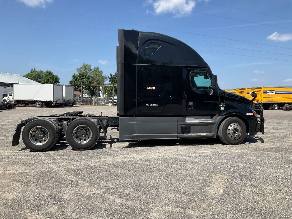 Sleeper Tractor-Heavy Duty Tractors-Freightliner-2022-T12664ST-Brooklyn Park-MN-574,864\n\t\tmiles-$ 67,500 - Image 8