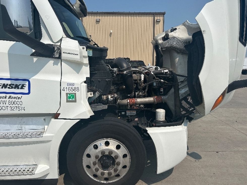 Sleeper Tractor-Heavy Duty Tractors-Freightliner-2022-T12664ST-Brooklyn Park-MN-590,041\n\t\tmiles-$ 66,250 - Image 20