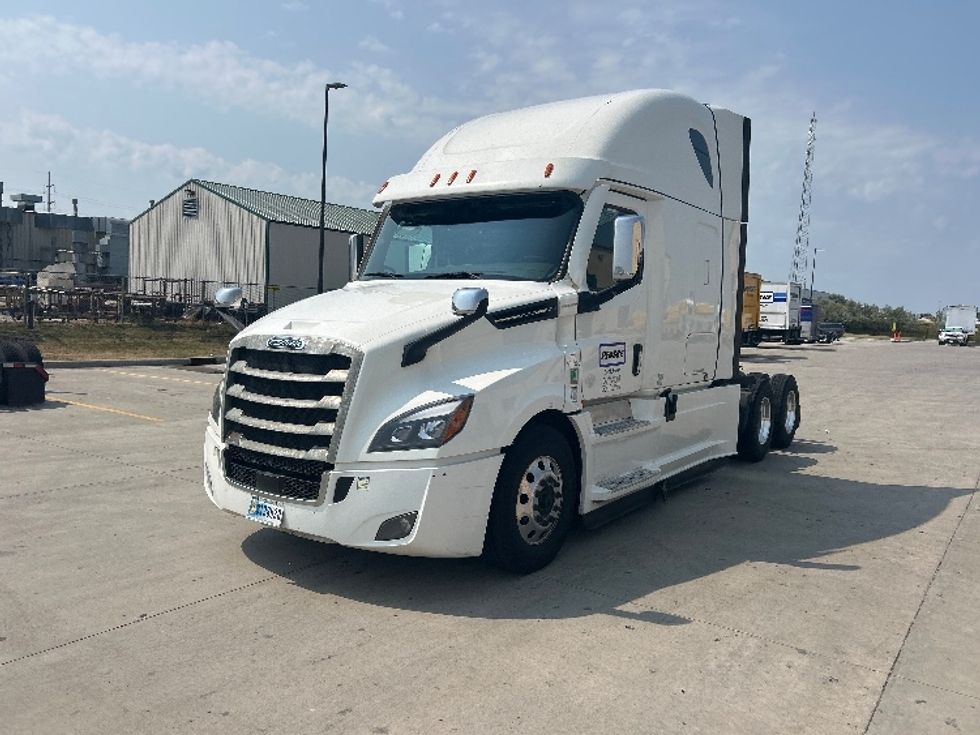 Sleeper Tractor-Heavy Duty Tractors-Freightliner-2022-T12664ST-Brooklyn Park-MN-590,041\n\t\tmiles-$ 66,250 - Image 3