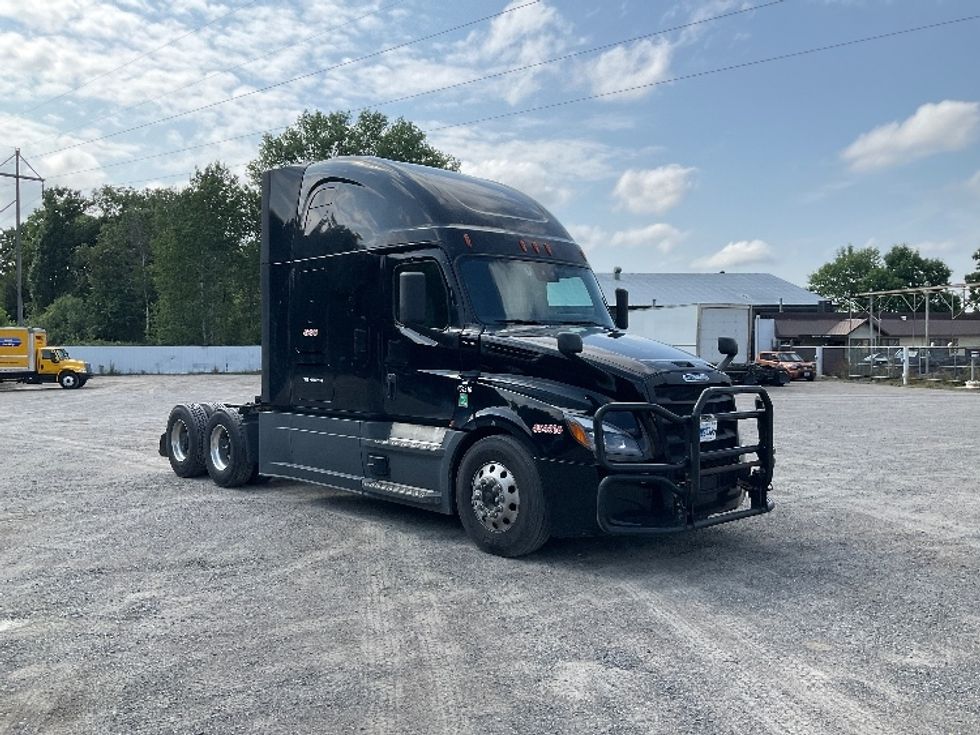 Sleeper Tractor-Heavy Duty Tractors-Freightliner-2022-T12664ST-Brooklyn Park-MN-614,609\n\t\tmiles-$ 63,750 - Image 1