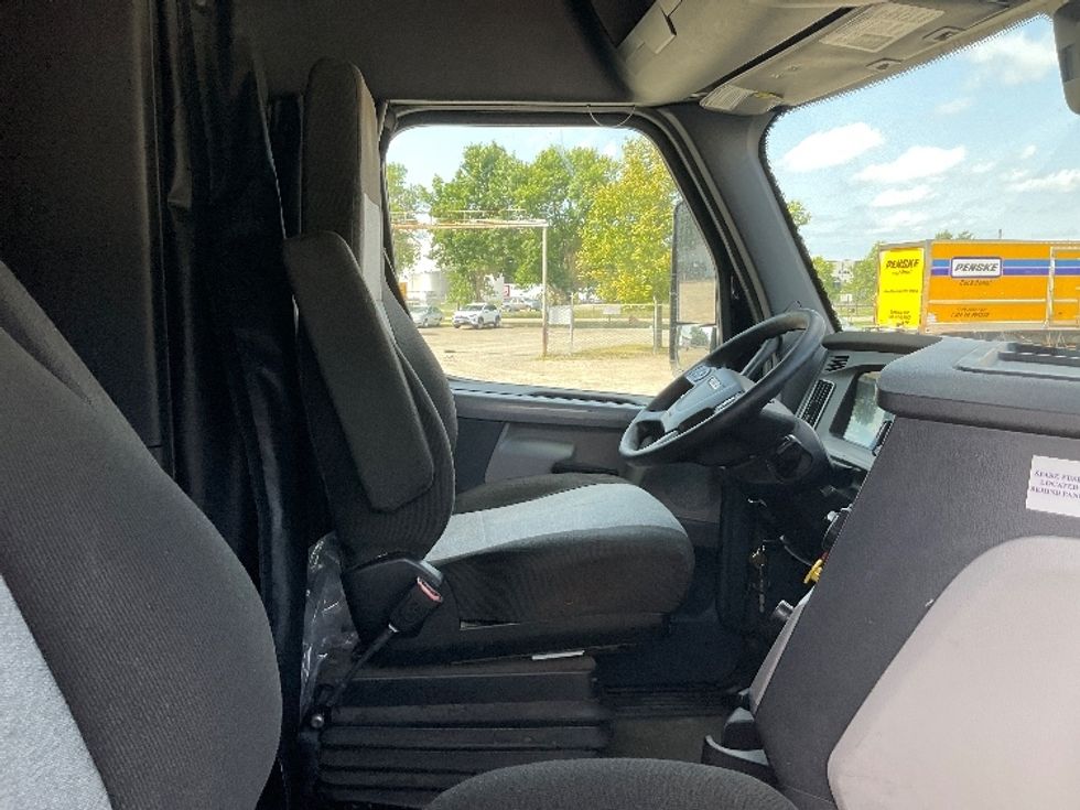 Sleeper Tractor-Heavy Duty Tractors-Freightliner-2022-T12664ST-Brooklyn Park-MN-614,609\n\t\tmiles-$ 63,750 - Image 15