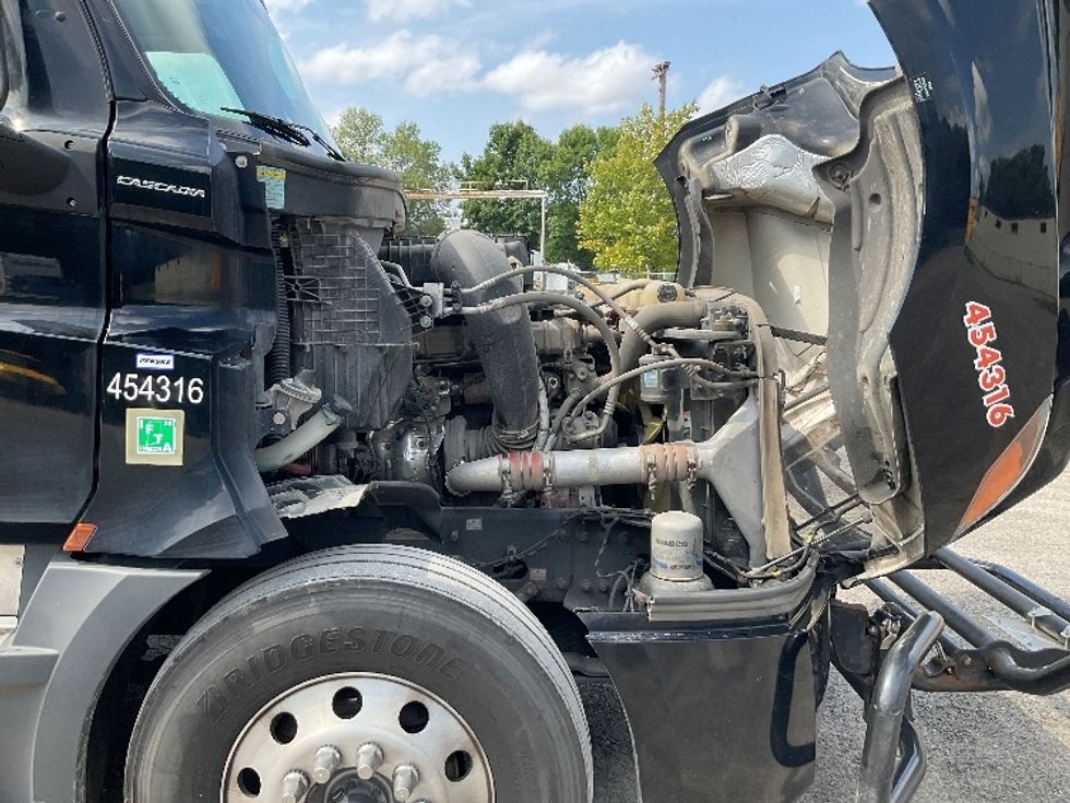 Sleeper Tractor-Heavy Duty Tractors-Freightliner-2022-T12664ST-Brooklyn Park-MN-614,609\n\t\tmiles-$ 63,750 - Image 20