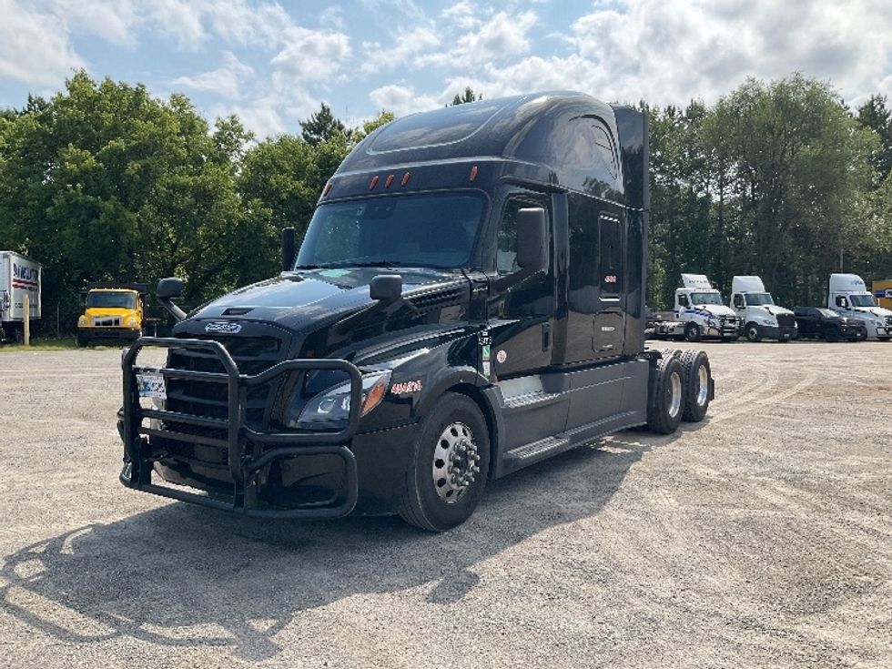 Sleeper Tractor-Heavy Duty Tractors-Freightliner-2022-T12664ST-Brooklyn Park-MN-614,609\n\t\tmiles-$ 63,750 - Image 3