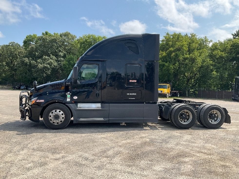 Sleeper Tractor-Heavy Duty Tractors-Freightliner-2022-T12664ST-Brooklyn Park-MN-614,609\n\t\tmiles-$ 63,750 - Image 4