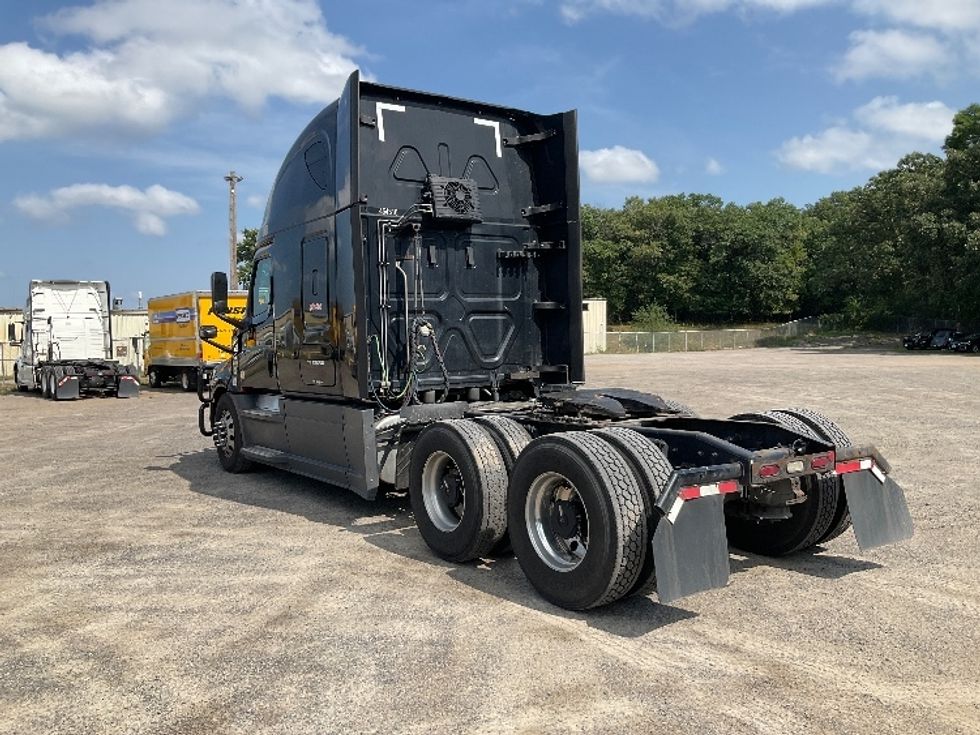 Sleeper Tractor-Heavy Duty Tractors-Freightliner-2022-T12664ST-Brooklyn Park-MN-614,609\n\t\tmiles-$ 63,750 - Image 5