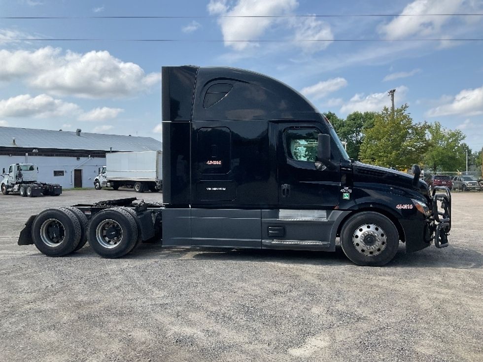 Sleeper Tractor-Heavy Duty Tractors-Freightliner-2022-T12664ST-Brooklyn Park-MN-614,609\n\t\tmiles-$ 63,750 - Image 8