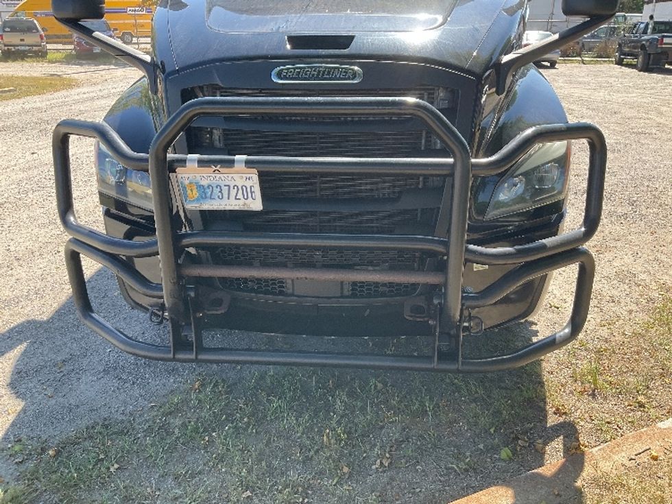 Sleeper Tractor-Heavy Duty Tractors-Freightliner-2022-T12664ST-Brooklyn Park-MN-617,310\n\t\tmiles-$ 65,250 - Image 22