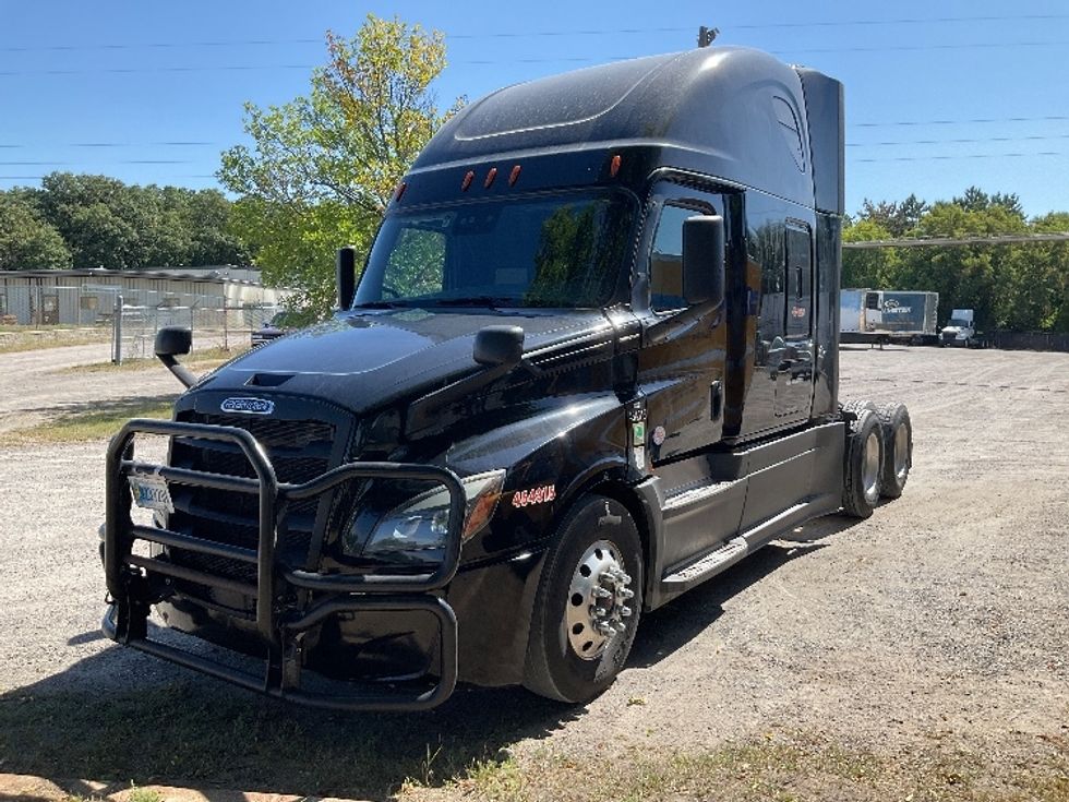 Sleeper Tractor-Heavy Duty Tractors-Freightliner-2022-T12664ST-Brooklyn Park-MN-617,310\n\t\tmiles-$ 65,250 - Image 3
