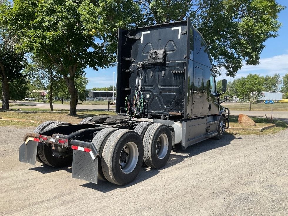 Sleeper Tractor-Heavy Duty Tractors-Freightliner-2022-T12664ST-Brooklyn Park-MN-617,310\n\t\tmiles-$ 65,250 - Image 7