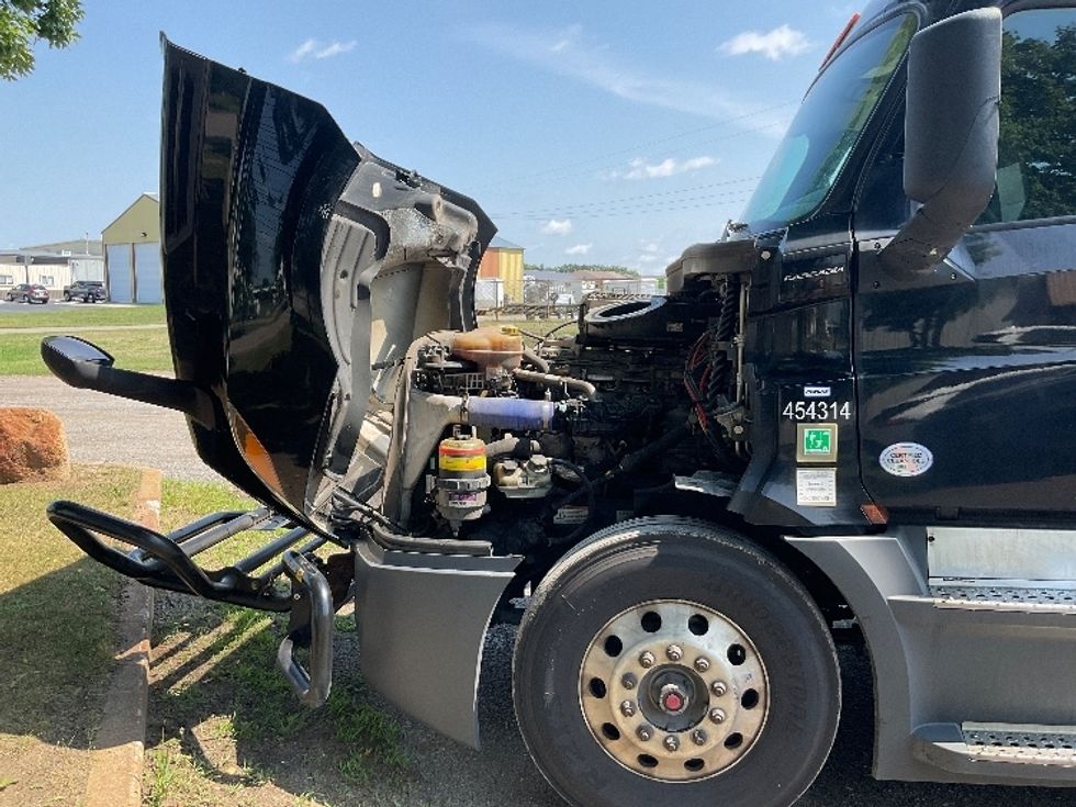 Sleeper Tractor-Heavy Duty Tractors-Freightliner-2022-T12664ST-Brooklyn Park-MN-637,423\n\t\tmiles-$ 61,500 - Image 21