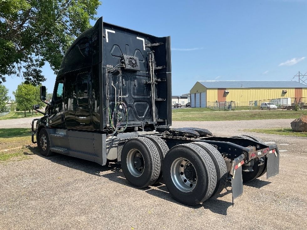 Sleeper Tractor-Heavy Duty Tractors-Freightliner-2022-T12664ST-Brooklyn Park-MN-637,423\n\t\tmiles-$ 61,500 - Image 5