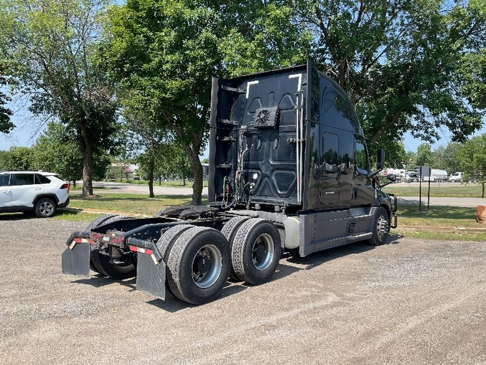 Sleeper Tractor-Heavy Duty Tractors-Freightliner-2022-T12664ST-Brooklyn Park-MN-637,423\n\t\tmiles-$ 61,500 - Image 7