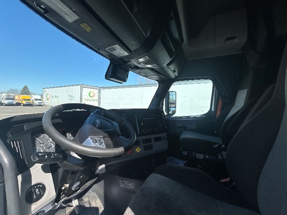 Sleeper Tractor-Heavy Duty Tractors-Freightliner-2022-T12664ST-Brooklyn Park-MN-687,382\n\t\tmiles-$ 48,000 - Image 10