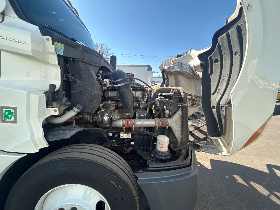 Sleeper Tractor-Heavy Duty Tractors-Freightliner-2022-T12664ST-Brooklyn Park-MN-687,382\n\t\tmiles-$ 48,000 - Image 20