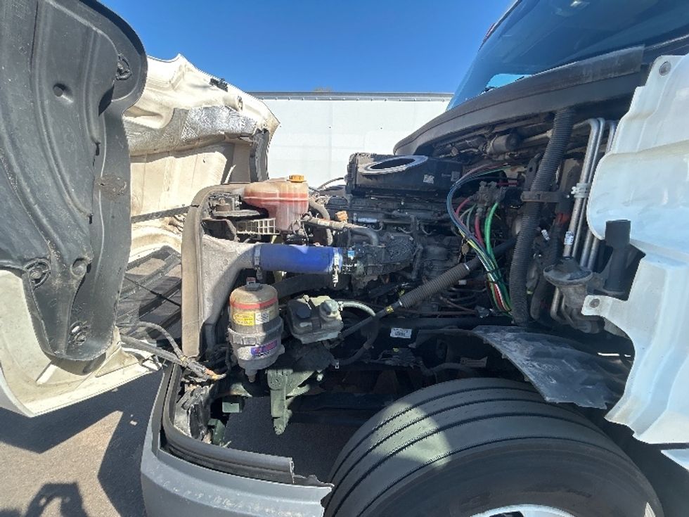 Sleeper Tractor-Heavy Duty Tractors-Freightliner-2022-T12664ST-Brooklyn Park-MN-687,382\n\t\tmiles-$ 48,000 - Image 21