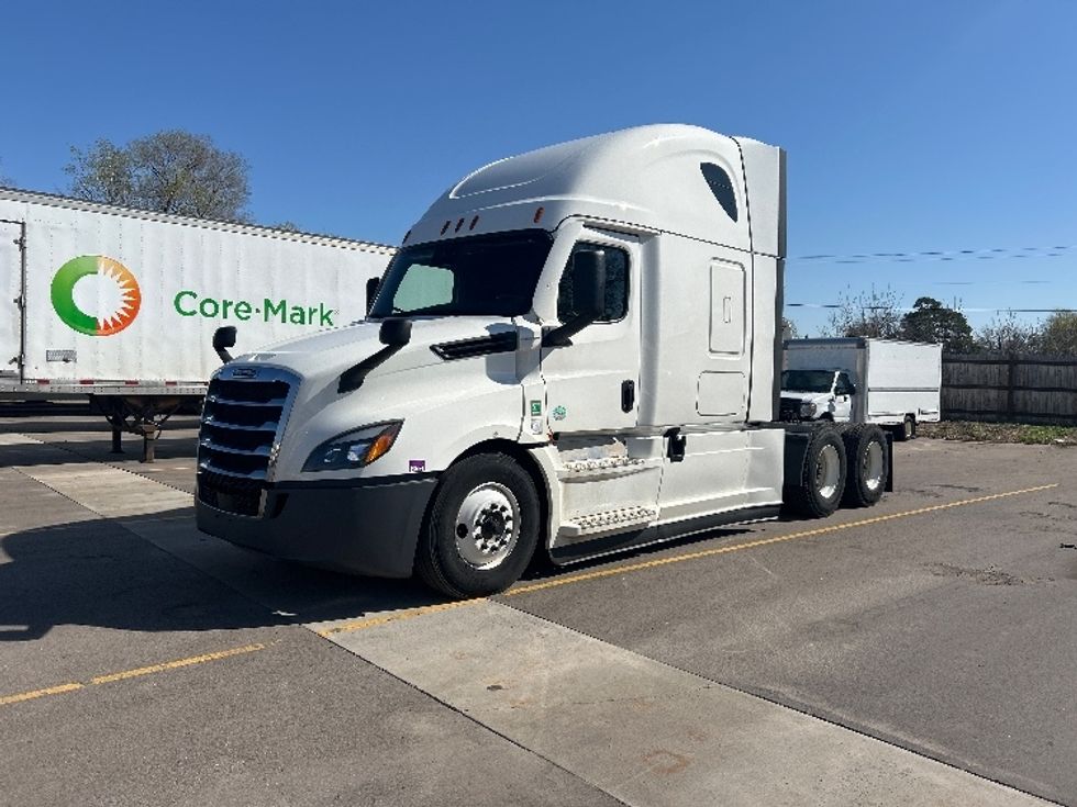 Sleeper Tractor-Heavy Duty Tractors-Freightliner-2022-T12664ST-Brooklyn Park-MN-687,382\n\t\tmiles-$ 48,000 - Image 3