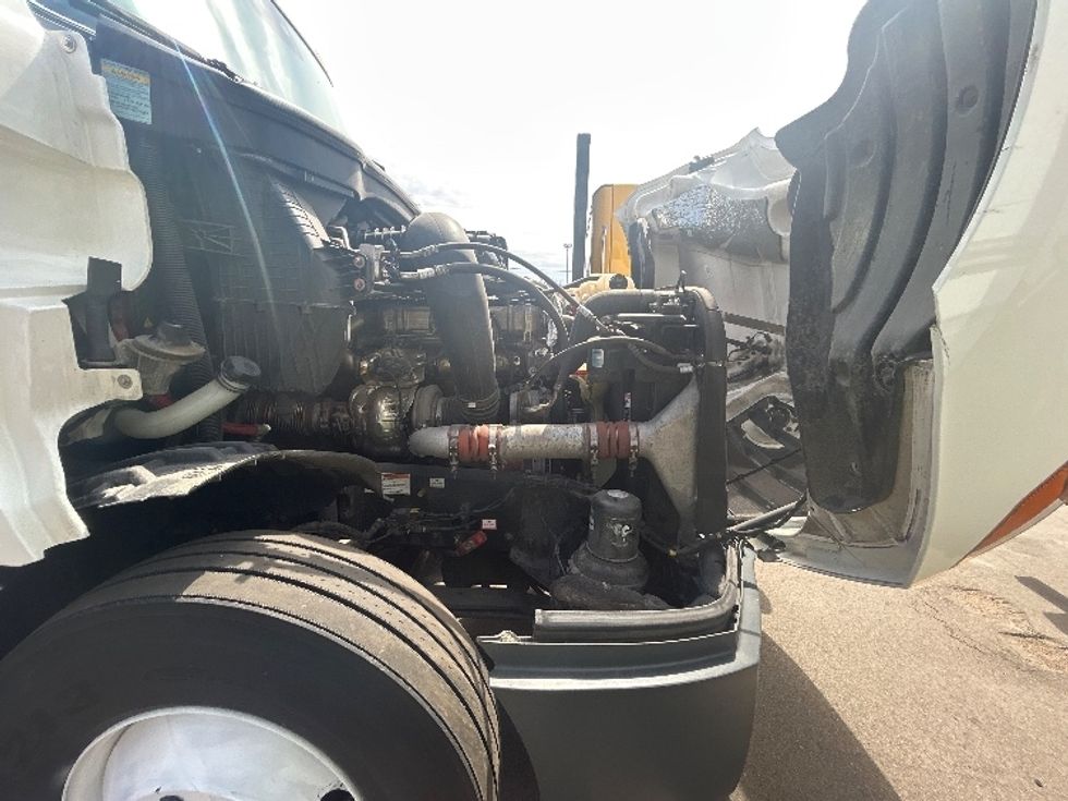 Sleeper Tractor-Heavy Duty Tractors-Freightliner-2022-T12664ST-Brooklyn Park-MN-692,046\n\t\tmiles-$ 45,000 - Image 20