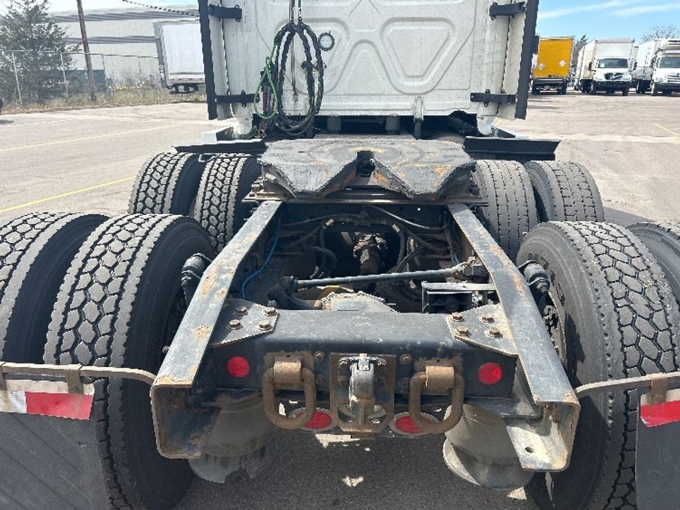 Sleeper Tractor-Heavy Duty Tractors-Freightliner-2022-T12664ST-Brooklyn Park-MN-692,046\n\t\tmiles-$ 45,000 - Image 6
