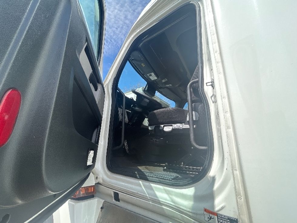 Sleeper Tractor-Heavy Duty Tractors-Freightliner-2022-T12664ST-Brooklyn Park-MN-692,046\n\t\tmiles-$ 45,000 - Image 9