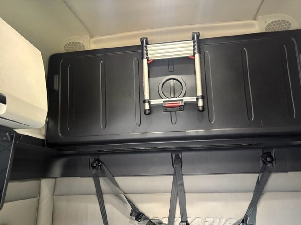 Sleeper Tractor-Heavy Duty Tractors-Freightliner-2022-T12664ST-Buffalo-NY-445,196\n\t\tmiles-$ 68,750 - Image 12