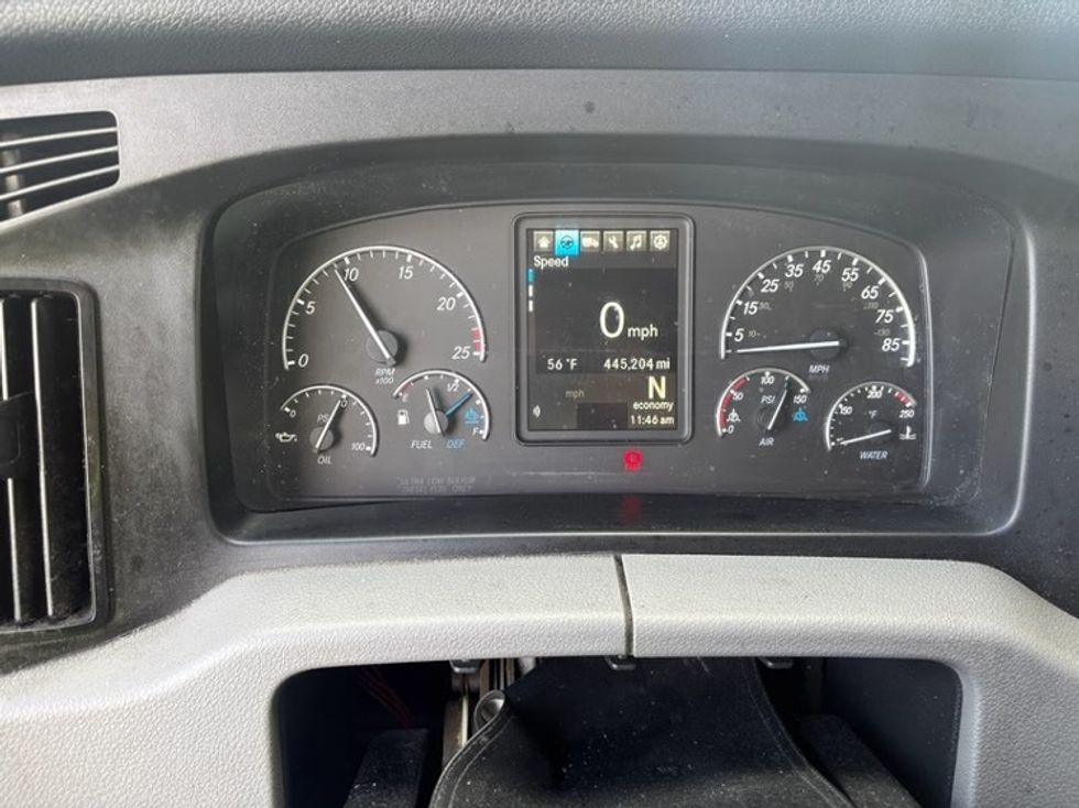 Sleeper Tractor-Heavy Duty Tractors-Freightliner-2022-T12664ST-Buffalo-NY-445,196\n\t\tmiles-$ 68,750 - Image 15