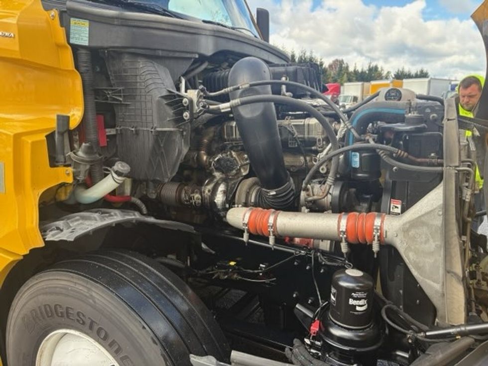 Sleeper Tractor-Heavy Duty Tractors-Freightliner-2022-T12664ST-Buffalo-NY-445,196\n\t\tmiles-$ 68,750 - Image 16