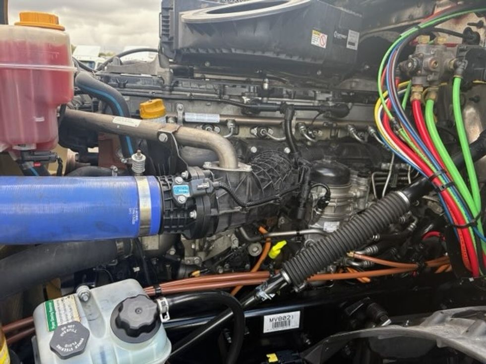 Sleeper Tractor-Heavy Duty Tractors-Freightliner-2022-T12664ST-Buffalo-NY-445,196\n\t\tmiles-$ 68,750 - Image 18