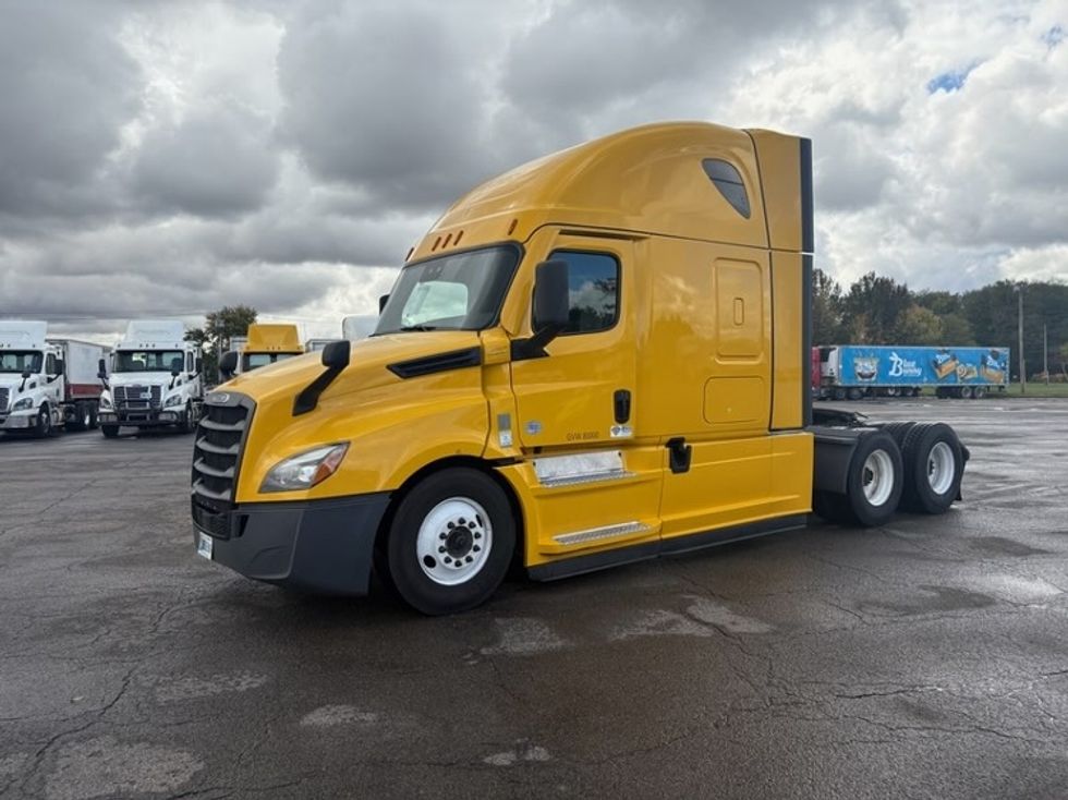 Sleeper Tractor-Heavy Duty Tractors-Freightliner-2022-T12664ST-Buffalo-NY-445,196\n\t\tmiles-$ 68,750 - Image 2