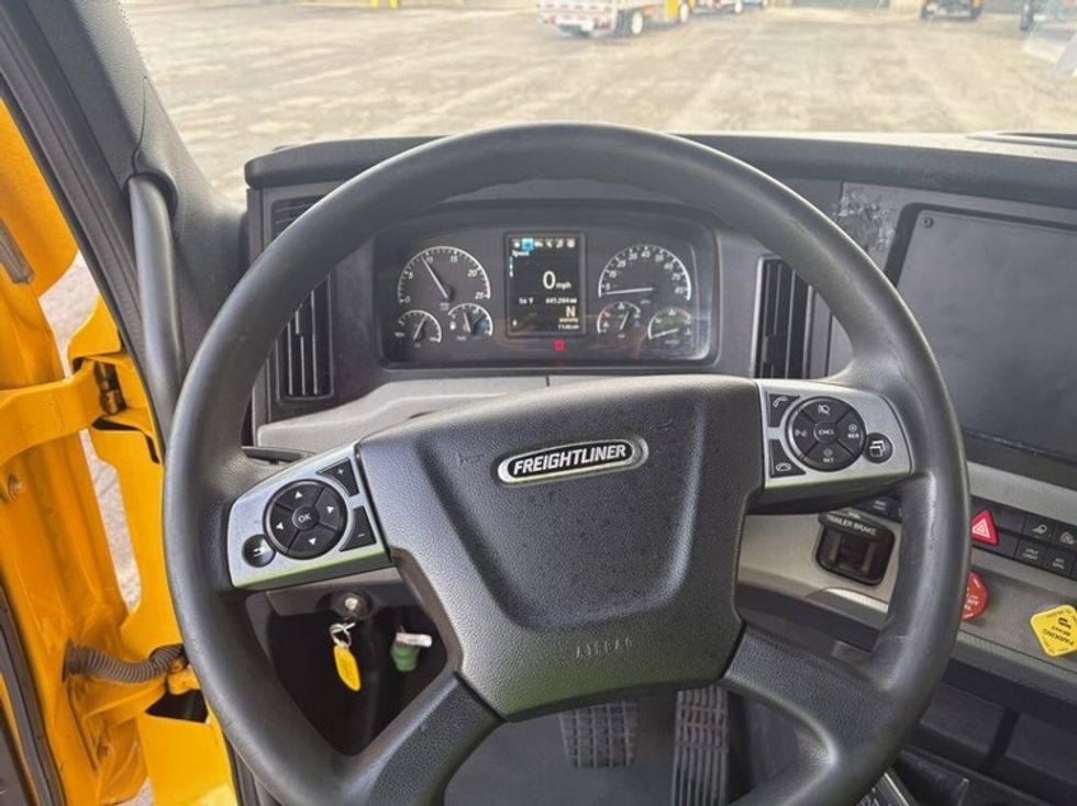 Sleeper Tractor-Heavy Duty Tractors-Freightliner-2022-T12664ST-Buffalo-NY-445,196\n\t\tmiles-$ 68,750 - Image 9