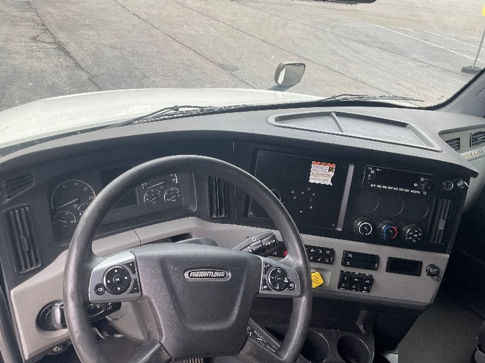 Sleeper Tractor-Heavy Duty Tractors-Freightliner-2022-T12664ST-Buffalo-NY-496,821\n\t\tmiles-$ 69,000 - Image 11