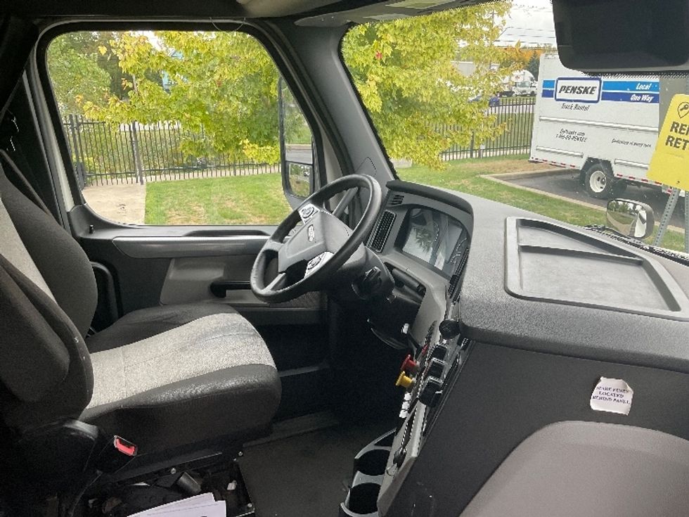 Sleeper Tractor-Heavy Duty Tractors-Freightliner-2022-T12664ST-Buffalo-NY-496,821\n\t\tmiles-$ 69,000 - Image 17