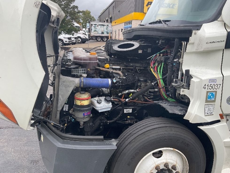 Sleeper Tractor-Heavy Duty Tractors-Freightliner-2022-T12664ST-Buffalo-NY-496,821\n\t\tmiles-$ 69,000 - Image 21